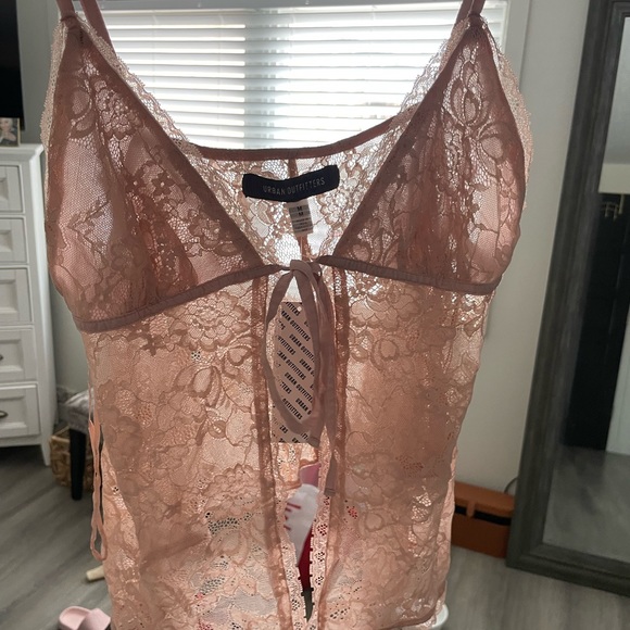 Urban Outfitters Lace Cami - Picture 4 of 4